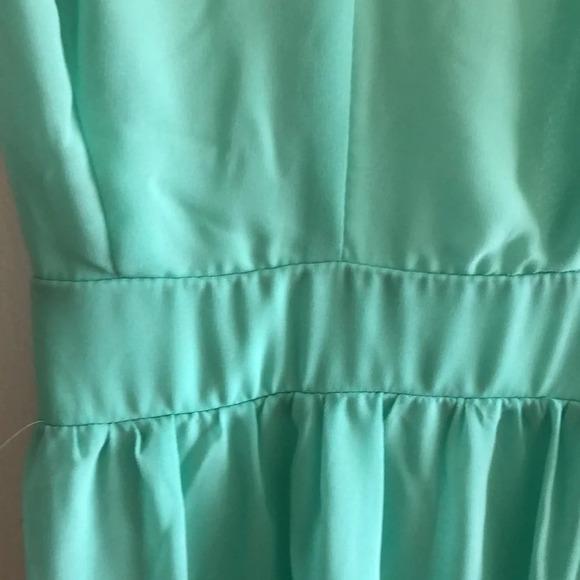 LU LU’S | Sea green backless gown - Picture 3 of 9